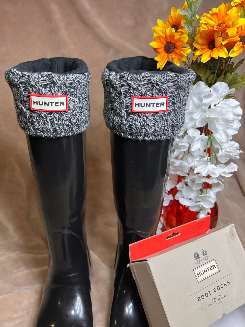 Sz M (5-7) | Hunter Tall White and Black Cable Knit Fold Over Rain Boot Sock